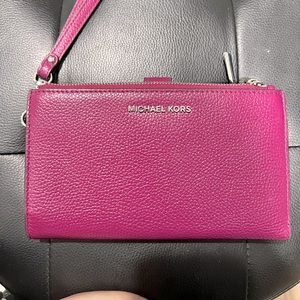 Michael Kors it’s in great condition